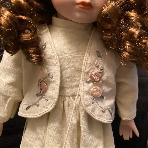 Vintage Brass Key Collectible Porcelain Doll (Reg.No PA2346) with Stand - Picture 6 of 16